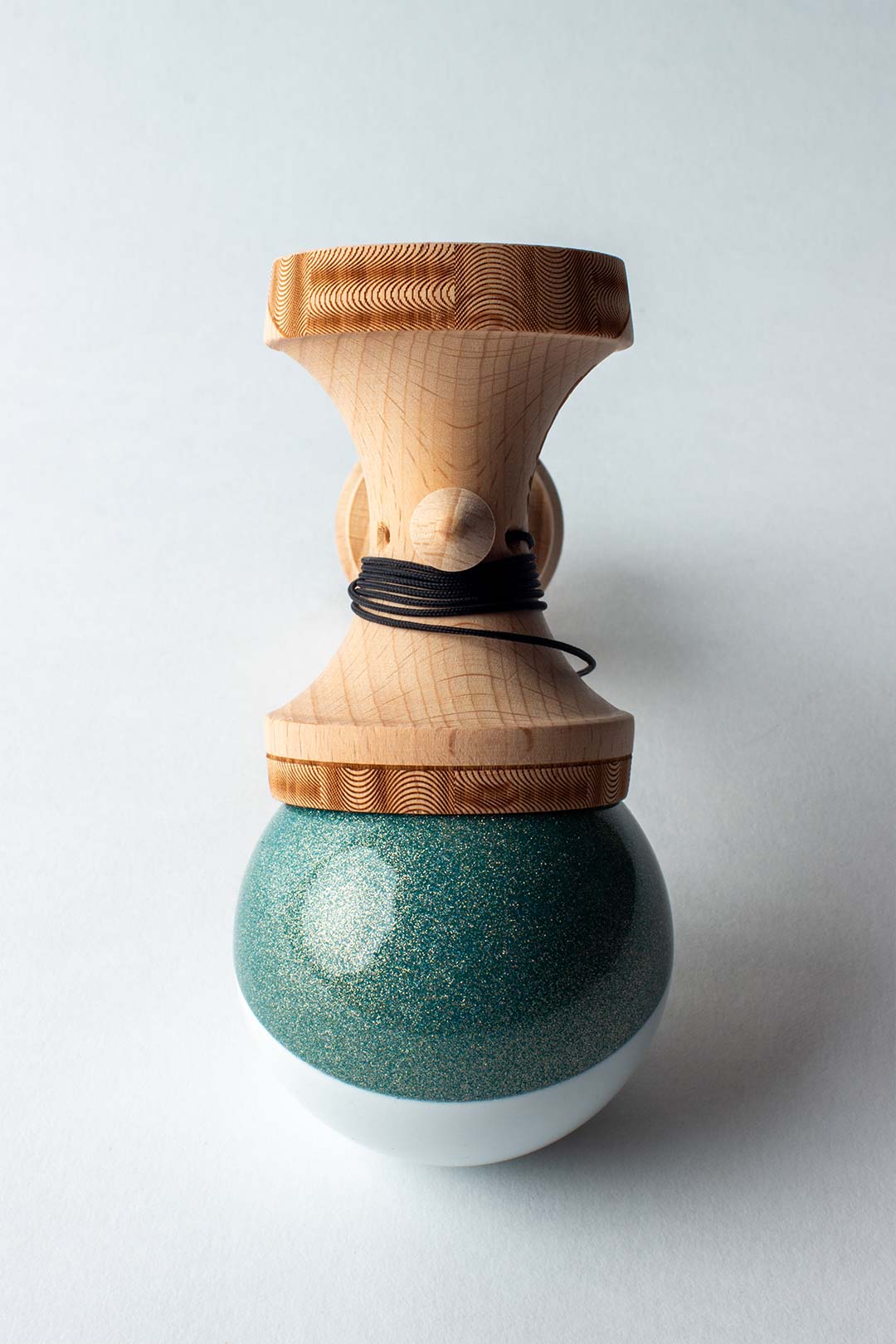 BROKEN SHAPE – KEKEKENDAMA