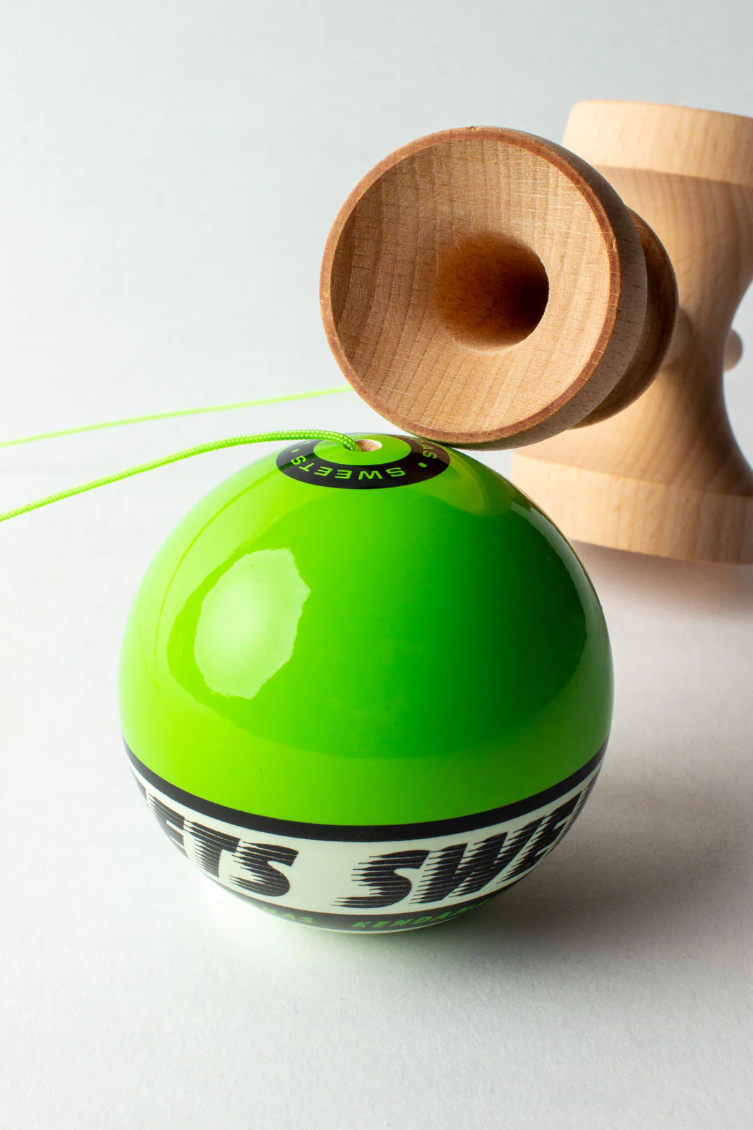 SWEETS KENDAMAS AMPED SHAPE - STARTER - GREEN (STICKY CLEAR)